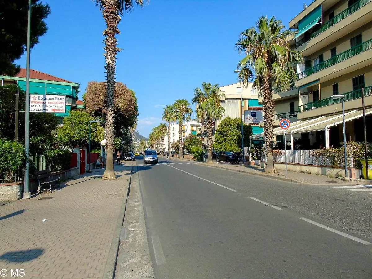 Pietra Home, Posto Auto, Ac ,Wifi, 150Mt Dal Mare Pietra Ligure Lägenhet